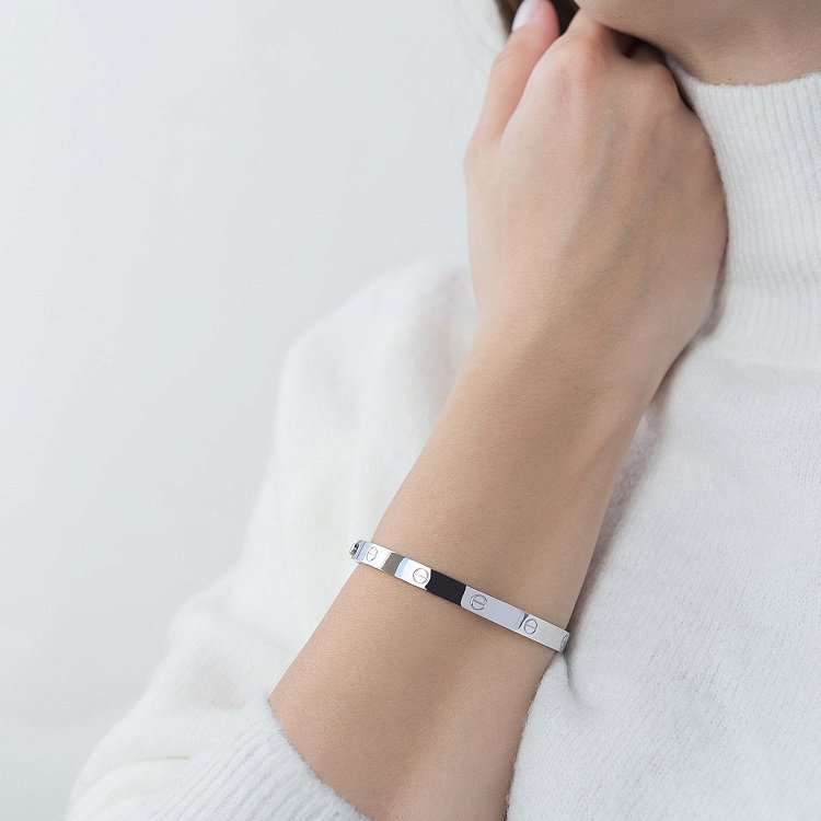 Жесткий браслет из белого золота б04308 от ювелирного магазина Оникс - 1