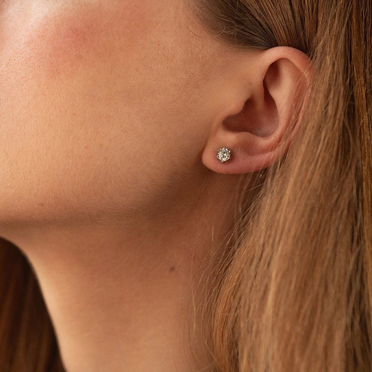 Срібні сережки - пусети з фіанітами 121900 від ювелірного магазину Онікс - 3