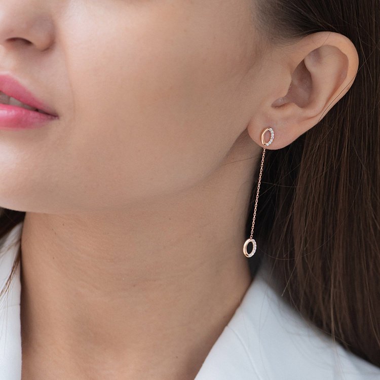 Золоті сережки на ланцюжку (фіаніти) с07269 від ювелірного магазину Онікс