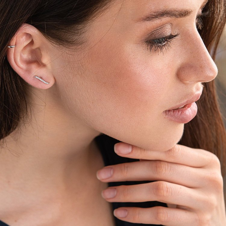 Серебряные серьги - пусеты "Мари" с фианитами 123044 от ювелирного магазина Оникс - 1