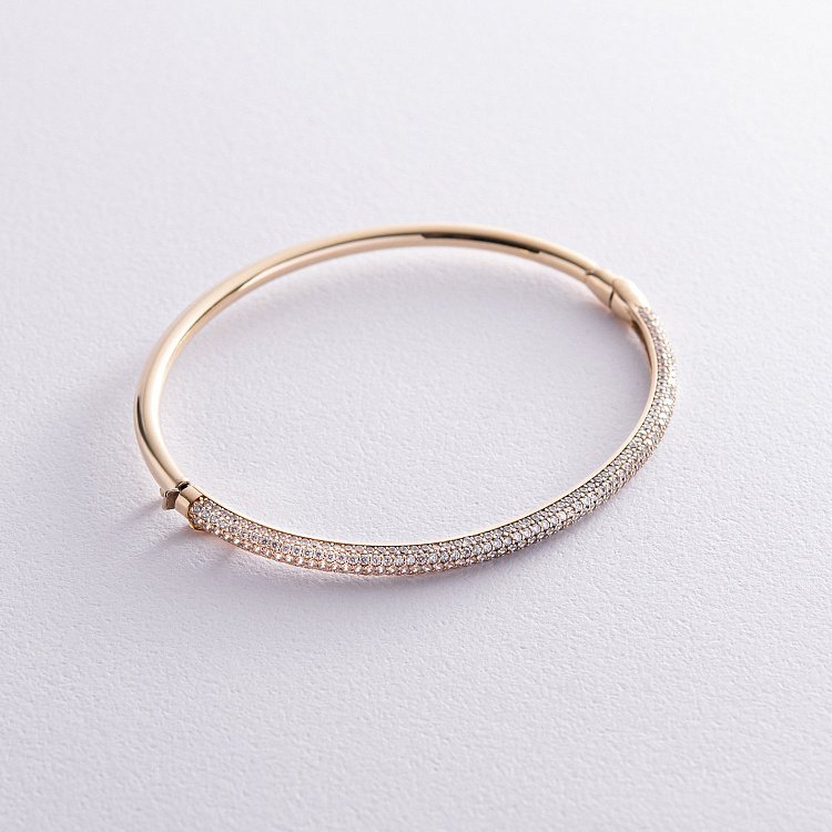 Жесткий браслет в желтом золоте (фианиты) б02516 от ювелирного магазина Оникс