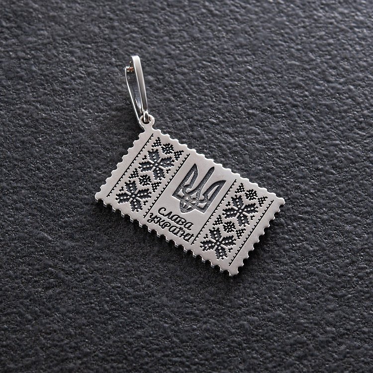 Срібний кулон "Герой на тракторі. Слава Україні" 1005 від ювелірного магазину Онікс - 2