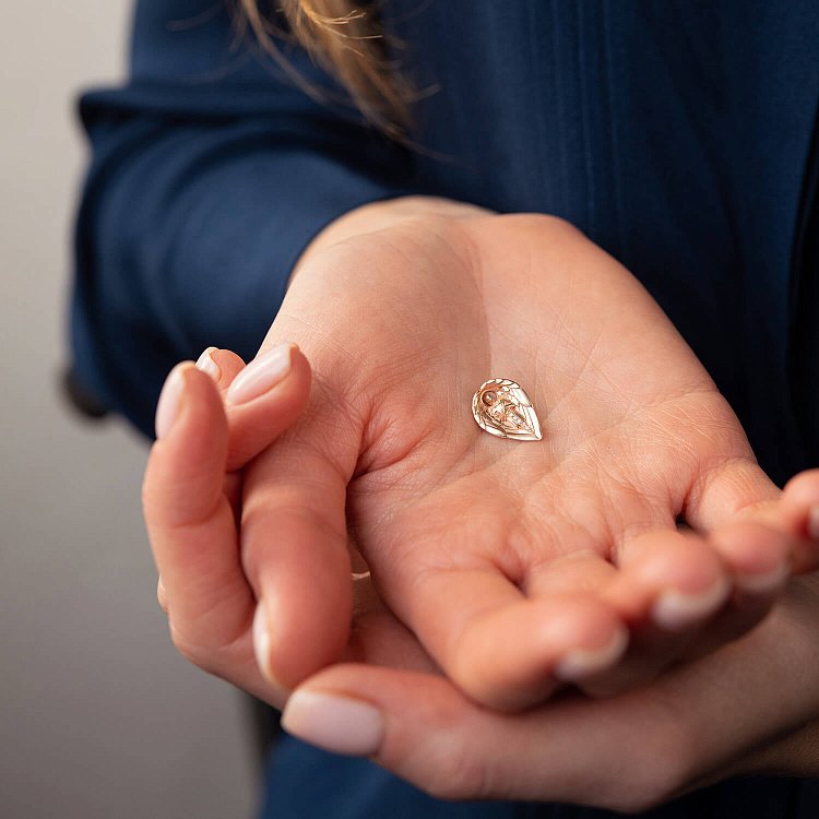 Кулон "Ангел Хранитель" в красном золоте (бриллианты) 132742421 от ювелирного магазина Оникс - 3