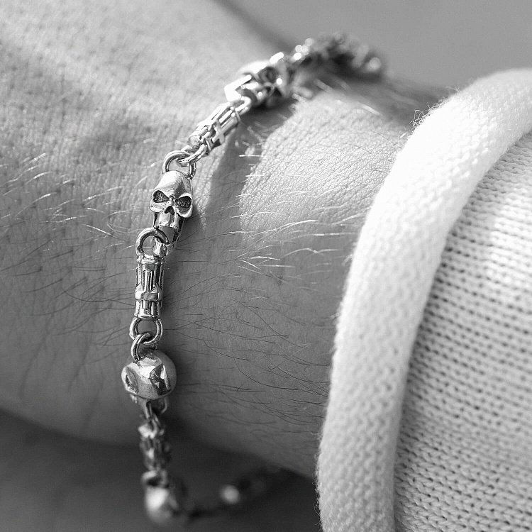 Серебряный браслет "Черепа" 364б от ювелирного магазина Оникс - 1