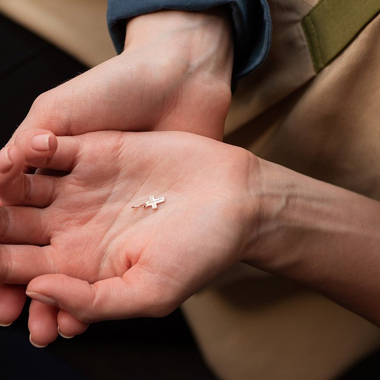 Золотий православний хрестик "Голгофський хрест. Спаси і Збережи" 240238 від ювелірного магазину Онікс - 1