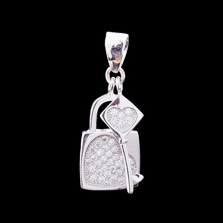Серебряная подвеска "Ключик и замочек" с фианитами 132243 - 1 Серебряная подвеска "Ключик и замочек" с фианитами 132243 от ювелирного магазина Оникс - 1