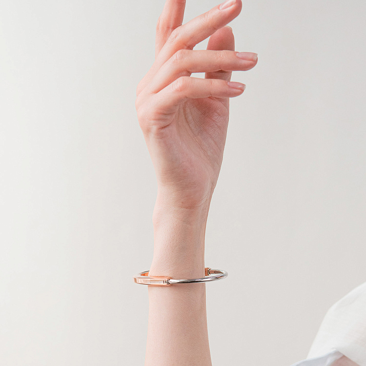 Жесткий золотой браслет Lock б05714 от ювелирного магазина Оникс - 3