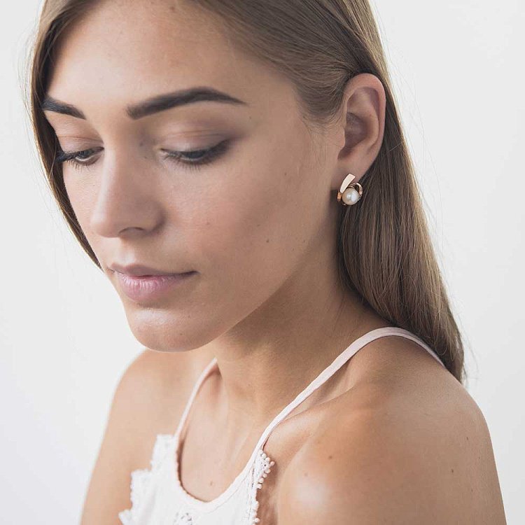 Золотые серьги (культ. пресн. жемчуг. фианиты) с01528 - 3 Золотые серьги (культ. пресн. жемчуг. фианиты) с01528 от ювелирного магазина Оникс - 3