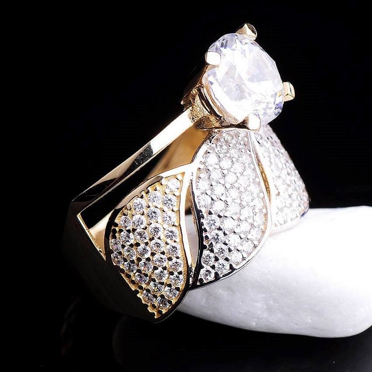 Каблучка з білого і жовтого золота з фіанітами к03291 від ювелірного магазину Онікс