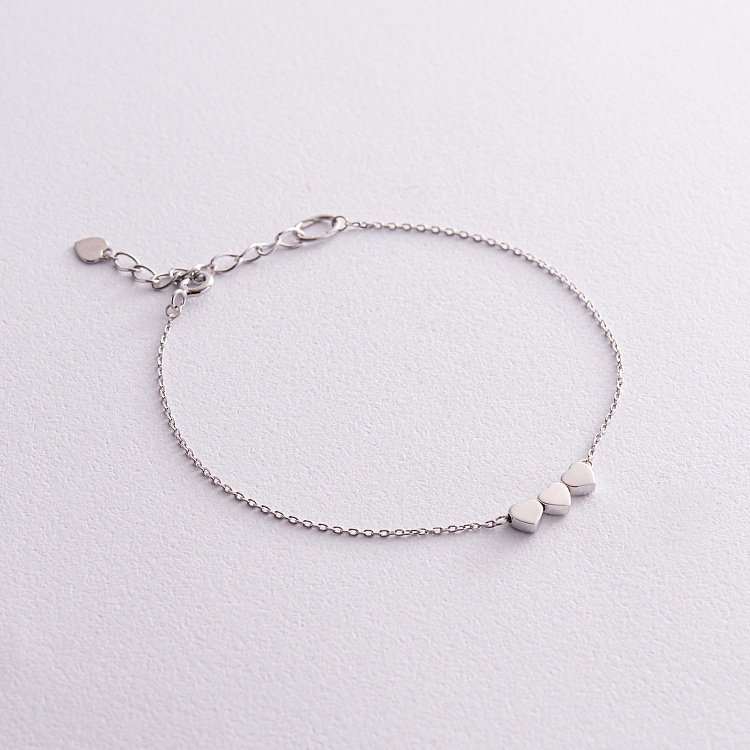 Серебряный браслет "Сердечки" 905-00885 от ювелирного магазина Оникс