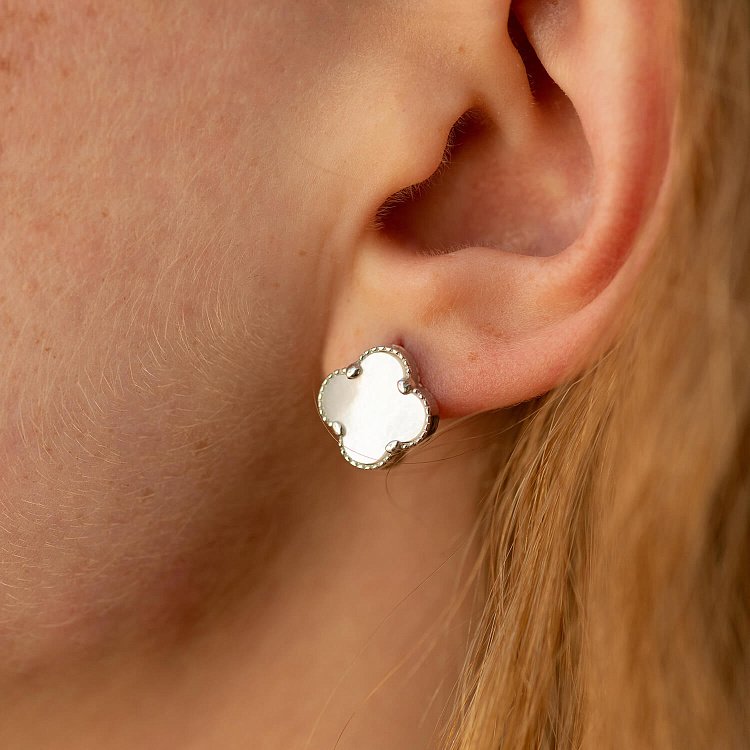 Срібні сережки "Конюшина" з перламутром 122002 від ювелірного магазину Онікс - 2