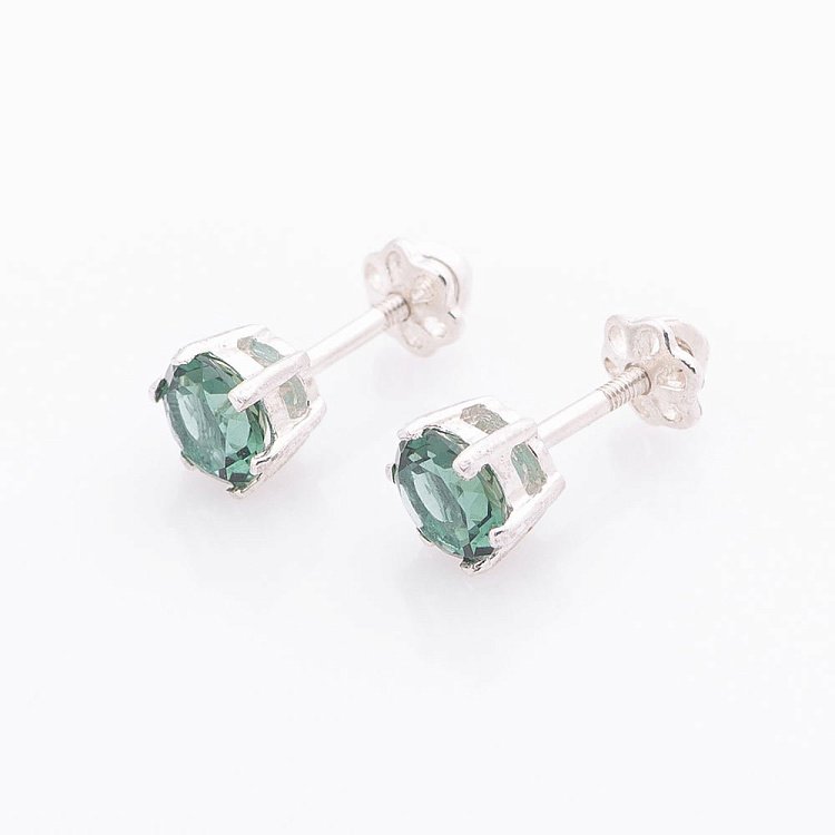 Серебряные серьги-гвоздики с зеленым кварцем нано 6мм 121983 от ювелирного магазина Оникс - 1