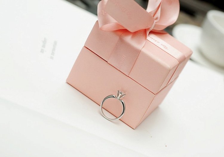 Золота заручальна каблучка з діамантом zbrdr1352218 від ювелірного магазину Онікс - 5