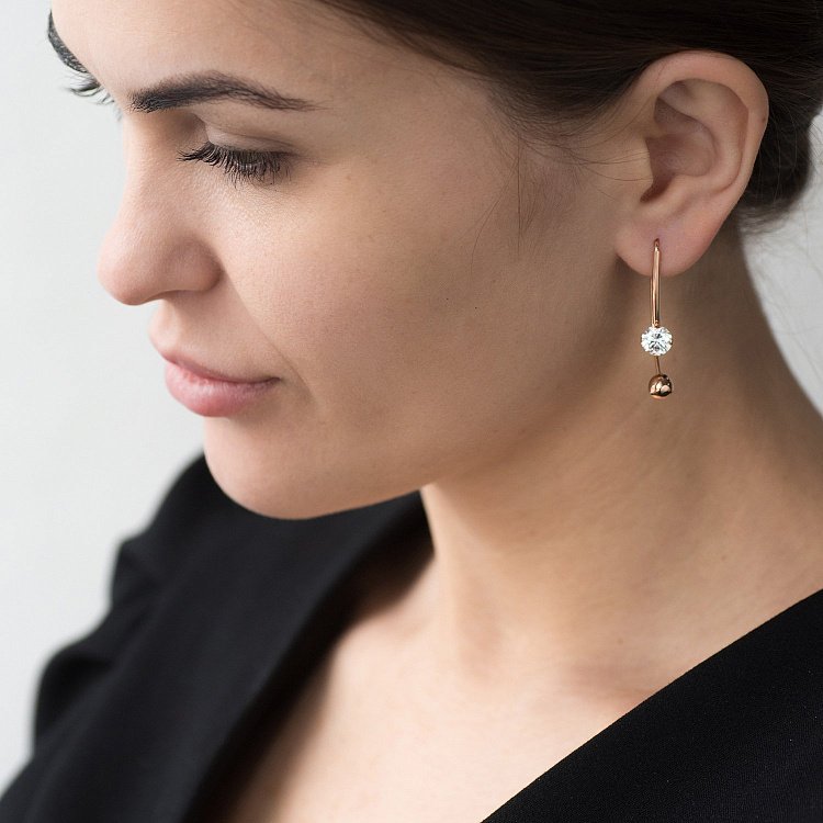 Золотые серьги с фианитами "Вдохновение" с06189ф - 2 Золотые серьги с фианитами "Вдохновение" с06189ф от ювелирного магазина Оникс - 2