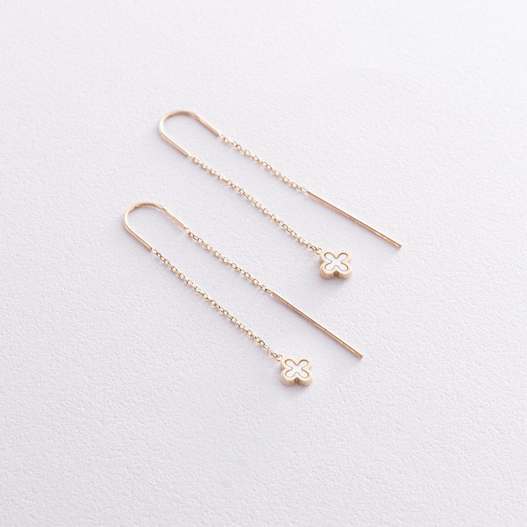 Золоті сережки - протяжки "Конюшина" з перламутром с08576 від ювелірного магазину Онікс