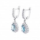 Срібні сережки з топазом "Лондон блакитний" і фіанітами 121459 от ювелирного магазина Оникс - 1