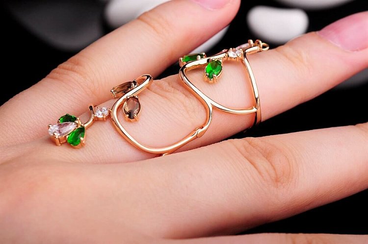 Золота жіноча каблучка на весь палець з фіанітами к03127 від ювелірного магазину Онікс - 7