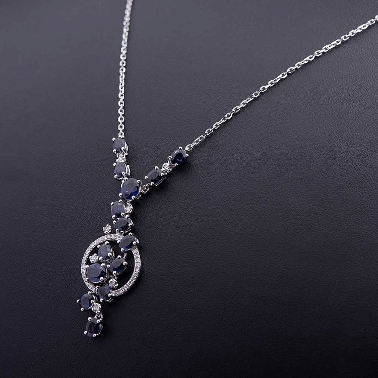 Золотое колье с сапфирами и бриллиантами кол667he от ювелирного магазина Оникс