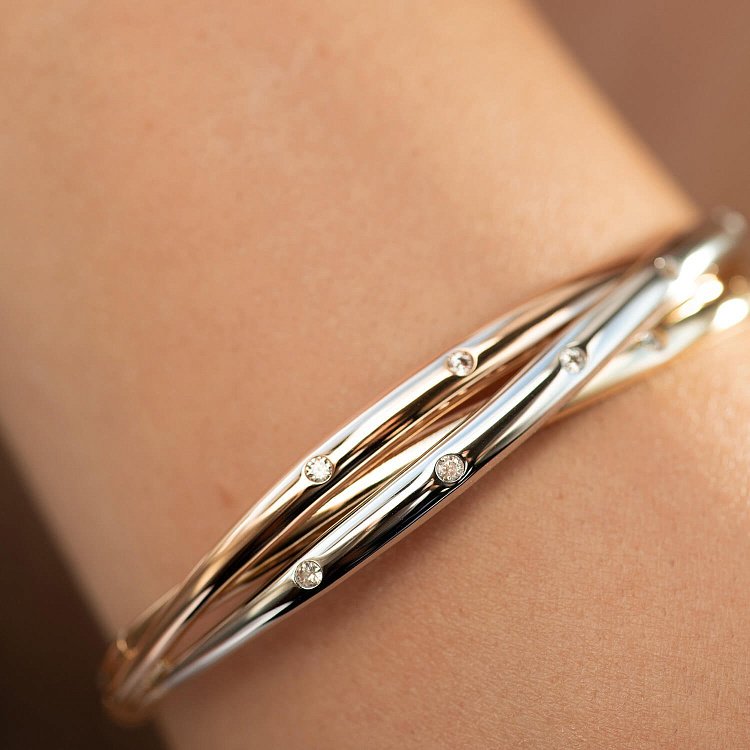 Жорсткий браслет з трьох кольорів золота (фіаніти) б04495 від ювелірного магазину Онікс - 4