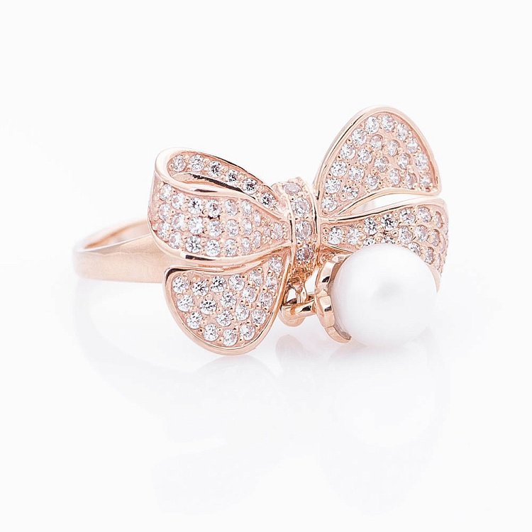 Золотое кольцо "Бантик" с жемчугом и фианитами 02-0832.0.1310 от ювелирного магазина Оникс - 2