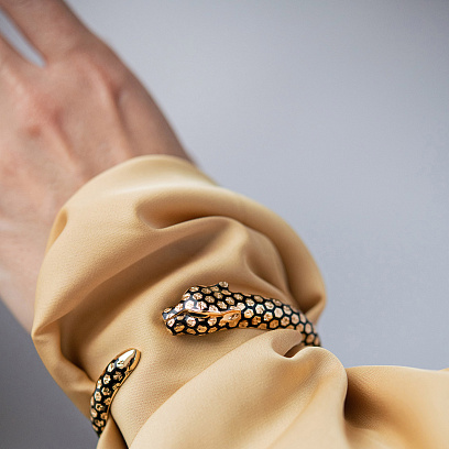 Жорсткий золотий браслет "Пантера" (емаль, фіаніти) б04928 №2