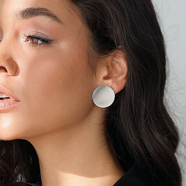 Серьги "Большие кометы" в белом золоте с06677 от ювелирного магазина Оникс