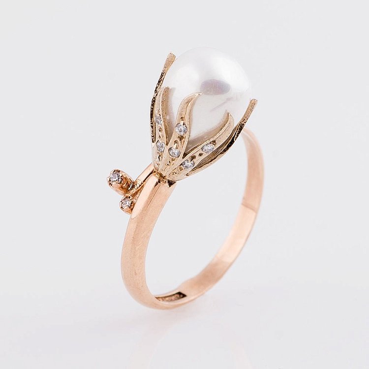 Золотое кольцо с искусственным жемчугом к03817 от ювелирного магазина Оникс