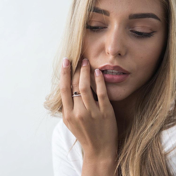 Золотое кольцо (дымчатый кварц, фианиты) к05662 от ювелирного магазина Оникс - 5