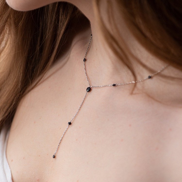 Серебряное колье с черными камнями 18906 от ювелирного магазина Оникс - 3