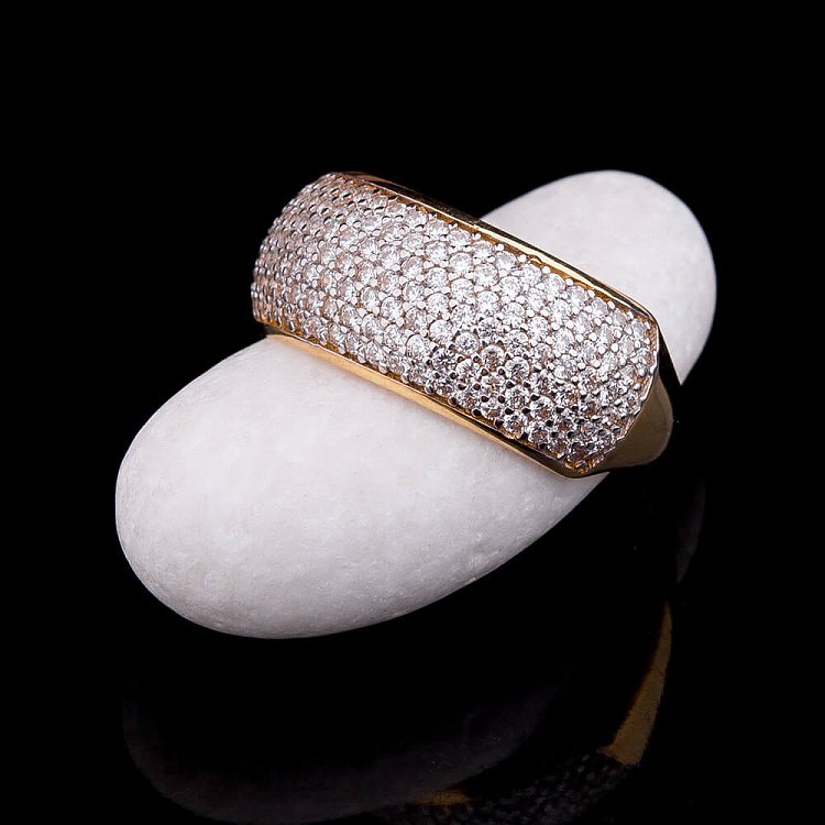 Золотое кольцо с фианитами к02441 Золотое кольцо с фианитами к02441 от ювелирного магазина Оникс