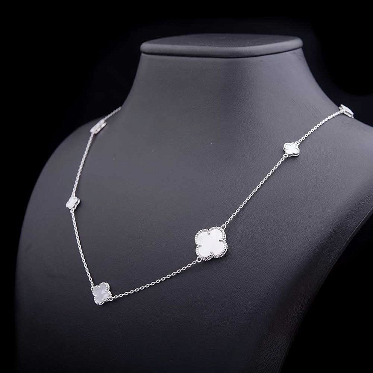 Срібне кольє "Конюшина" з перламутром 18169 від ювелірного магазину Онікс - 2