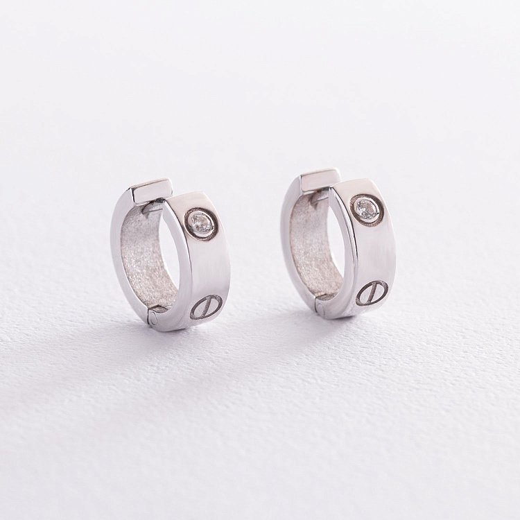 Сережки - кільця "Love" в сріблі (фіаніти) С1004р від ювелірного магазину Онікс