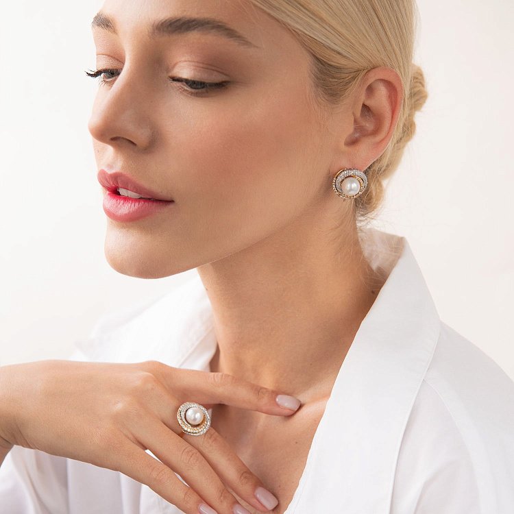 Золота каблучка "Кругообіг" з діамантами і перлиною к954 від ювелірного магазину Онікс - 5