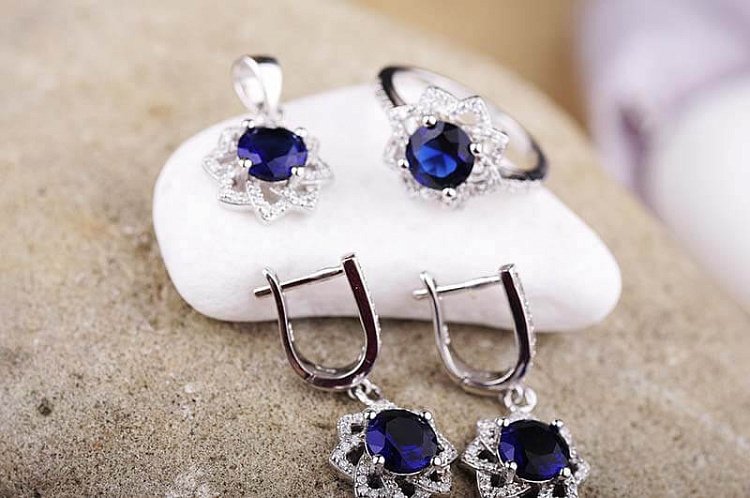 Кольцо (синтетическая шпинель, фианиты) к015 от ювелирного магазина Оникс - 3