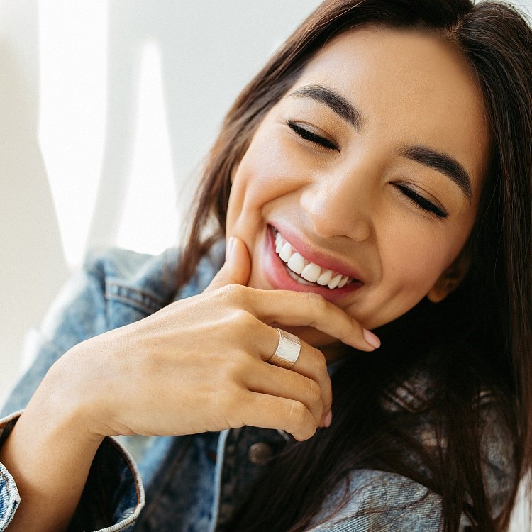 Широкое кольцо "Тропический ливень" в серебре 112208 от ювелирного магазина Оникс - 17