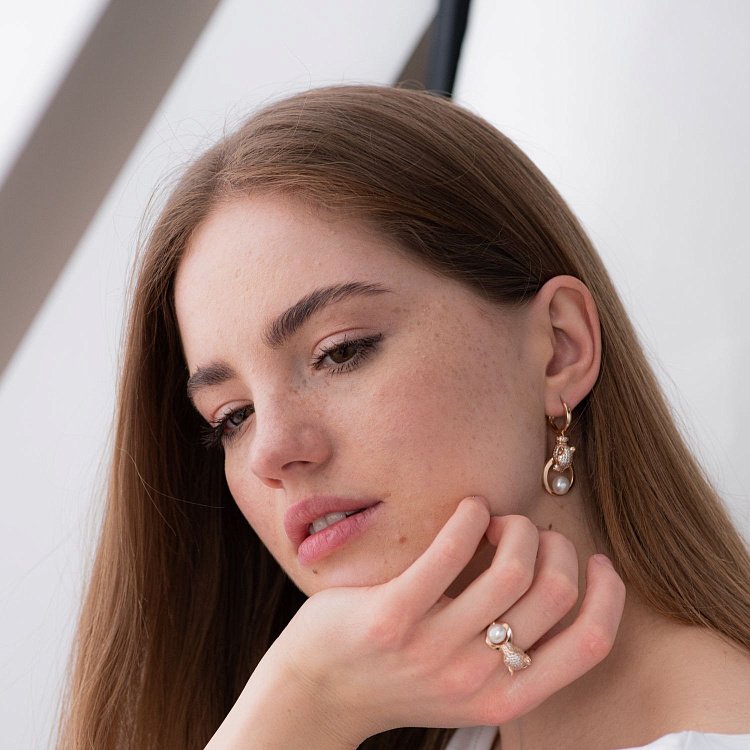 Золоті сережки "Пантера" (фіаніти, перли) с05887 від ювелірного магазину Онікс - 2