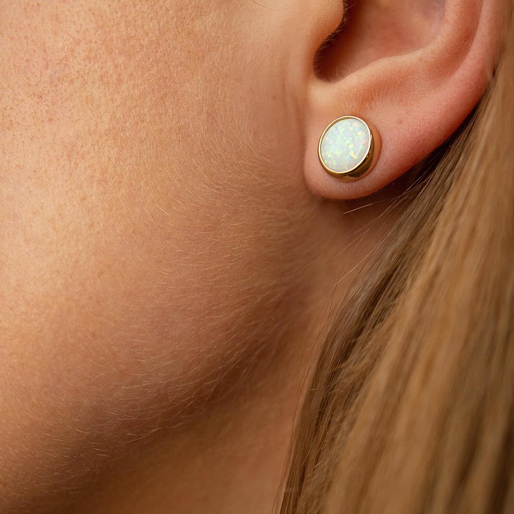 Золотые серьги-пусеты "Сияние" (синт. опал) 9 мм с07746 от ювелирного магазина Оникс - 5