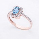 Золотое кольцо с голубым топазом и фианитами к04640 от ювелирного магазина Оникс