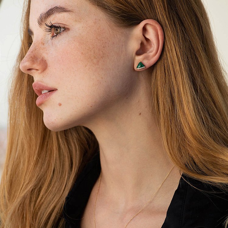 Золоті сережки - пусети (малахіт, діаманти) сб0511sm від ювелірного магазину Онікс - 1