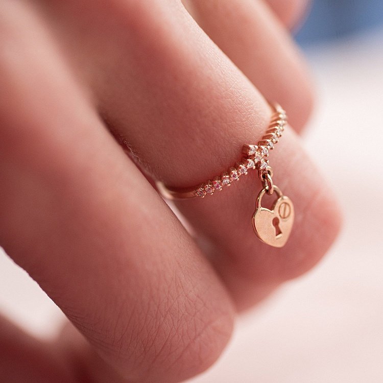 Золота каблучка "Серце" (фіаніти) к04844 від ювелірного магазину Онікс - 1