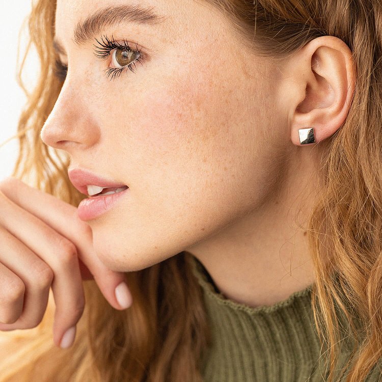 Серьги - пусеты "Квадратики" в белом золоте с05487 от ювелирного магазина Оникс - 1