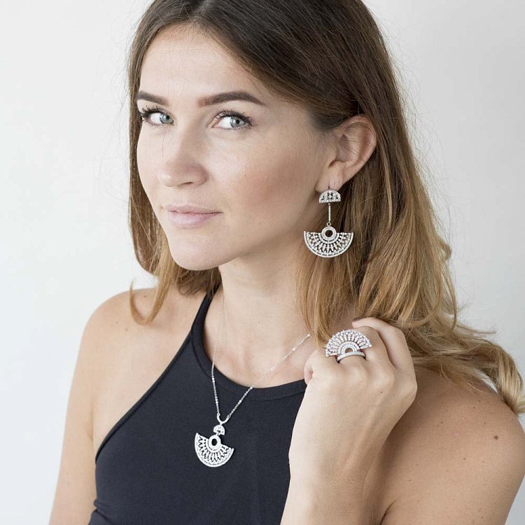 Серебряное кольцо Веер с фианитами 111916 от ювелирного магазина Оникс