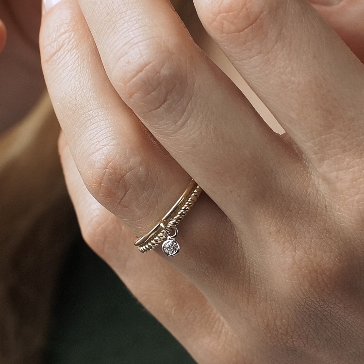 Кольцо с фианитом в желтом золоте к06638 от ювелирного магазина Оникс - 6