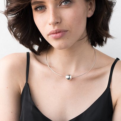 Срібне кольє з кулькою 18056