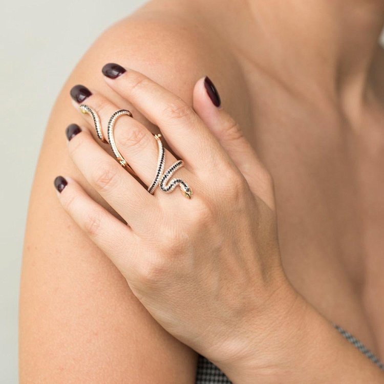 Золотое кольцо на фалангу "Змея" с фианитами к05253 от ювелирного магазина Оникс