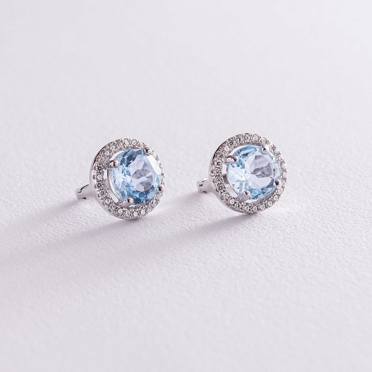 Срібні сережки з блакитними топазами і фіанітами 121351 від ювелірного магазину Онікс