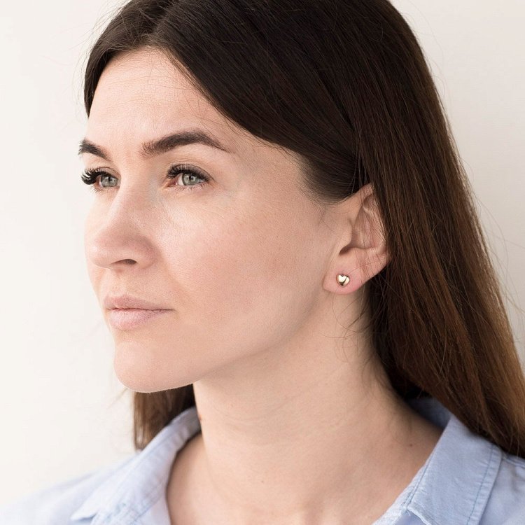 Золотые серьги-пусеты "Сердечки" с05348 от ювелирного магазина Оникс - 3