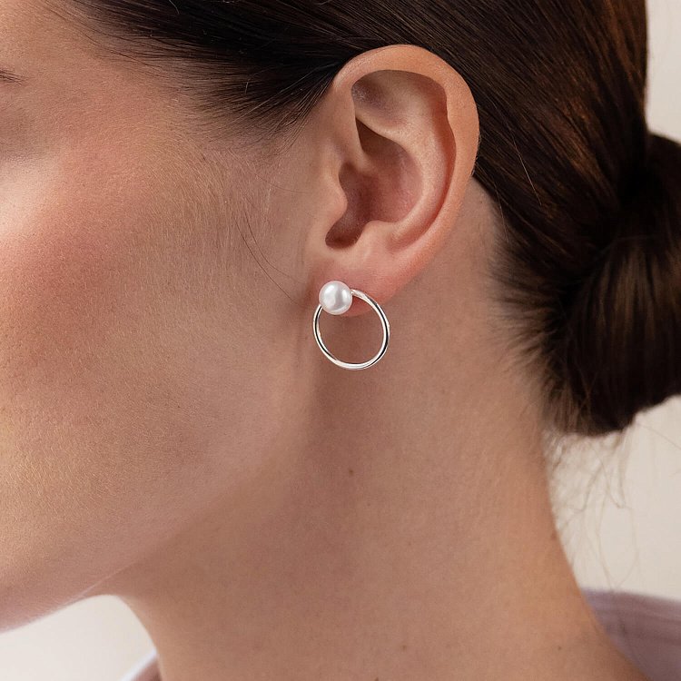 ﻿Срібні сережки-пусети "Кругообіг" з перлами 122636 від ювелірного магазину Онікс - 4