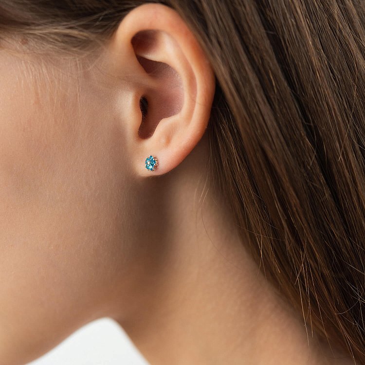 Серебряные серьги-гвоздики "Цветочки" с фианитами 121884 от ювелирного магазина Оникс - 3