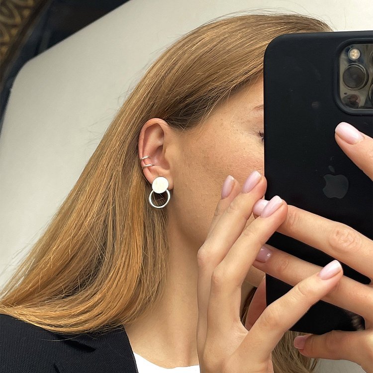 Срібні сережки-пусети "Кружечки" 122574 від ювелірного магазину Онікс - 7